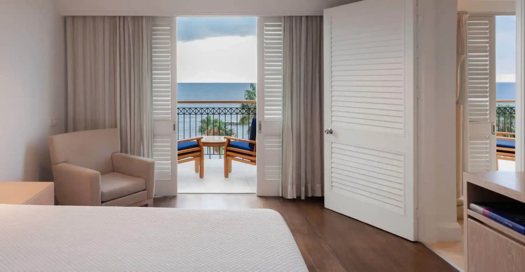 2 Bedrooms Deluxe Suite with sea view