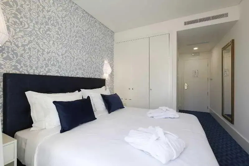 Standard Double room with city view (full double bed)