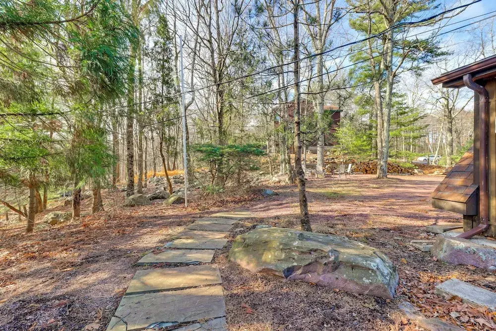 5 Mi to Jack Frost Skiing: Walkable Family Home