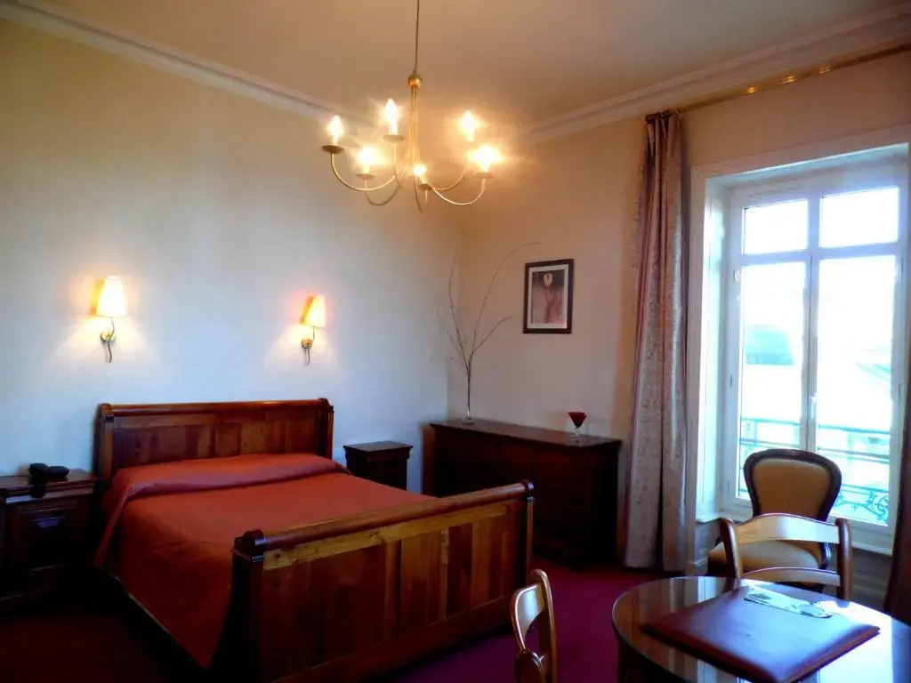 Classic Double room (full double bed)