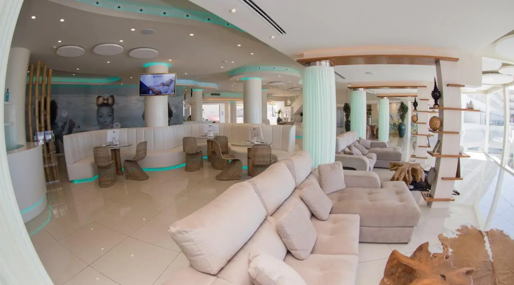 Lobby & Reception