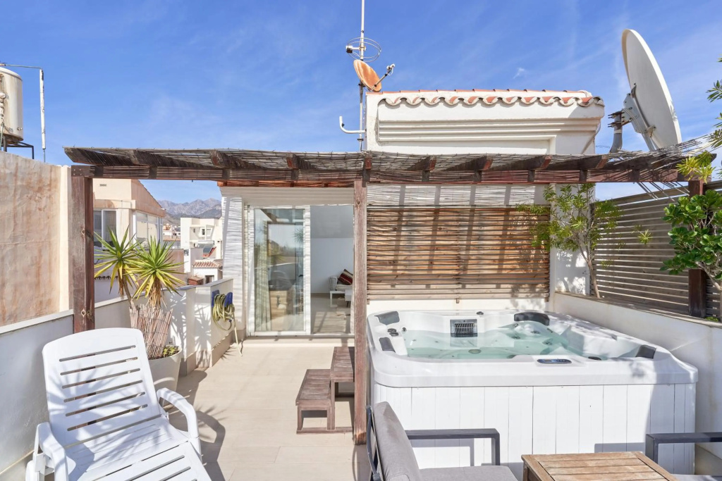 Luxury 1st floor apartment in Nerja
