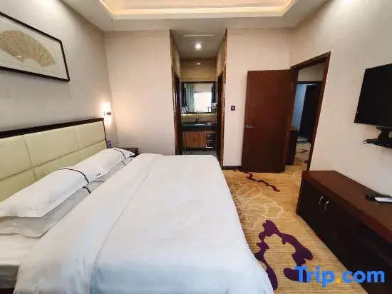 Suite with city view