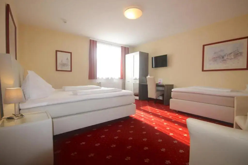 Standard Triple room