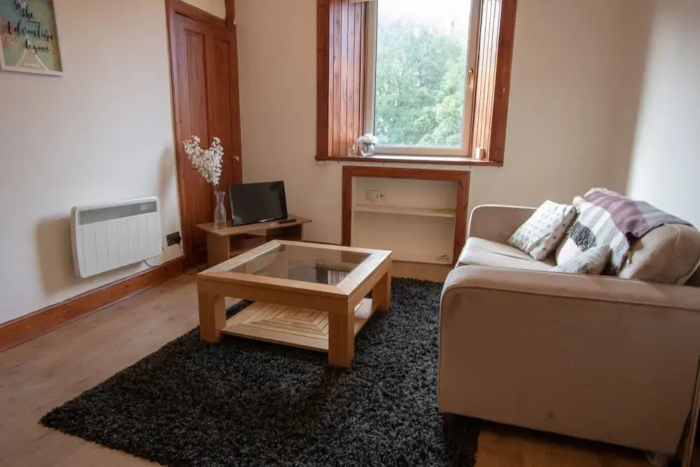 1 Bedroom Flat In Broughton