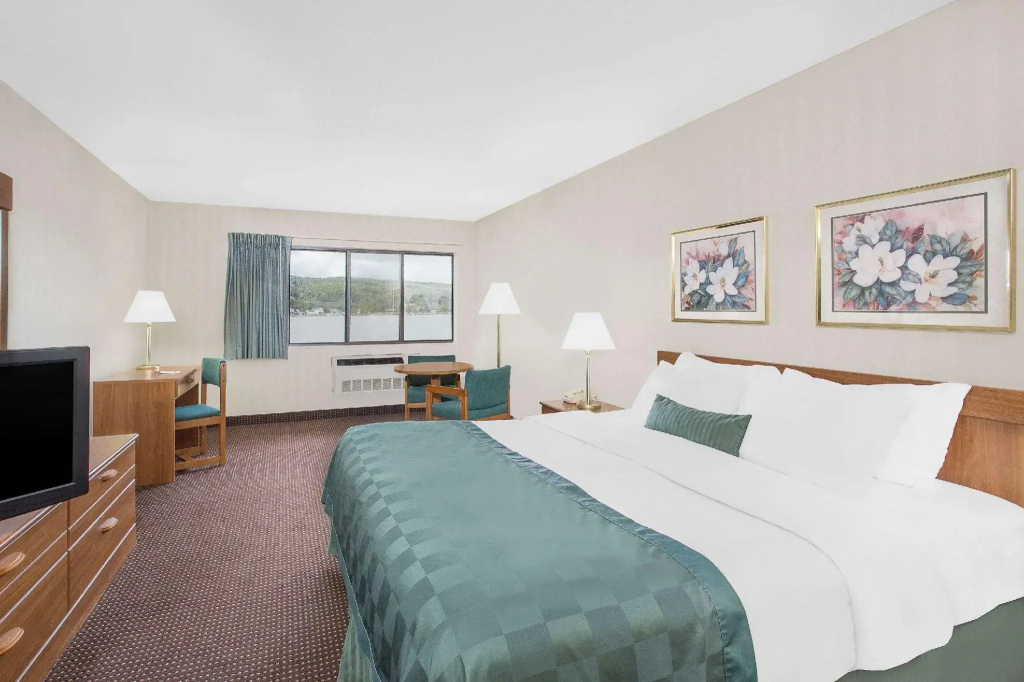 Standard Double room (full double bed)