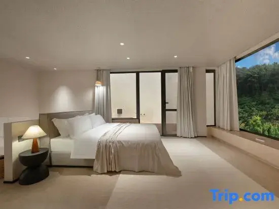 2 Bedrooms Suite