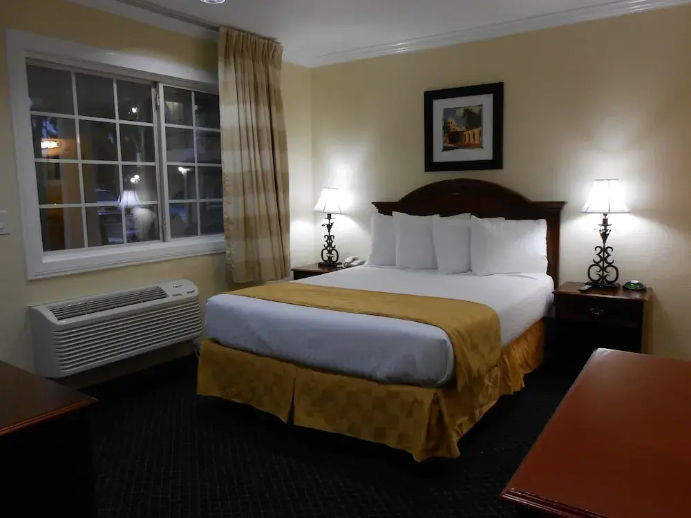 Double Suite (full double bed)