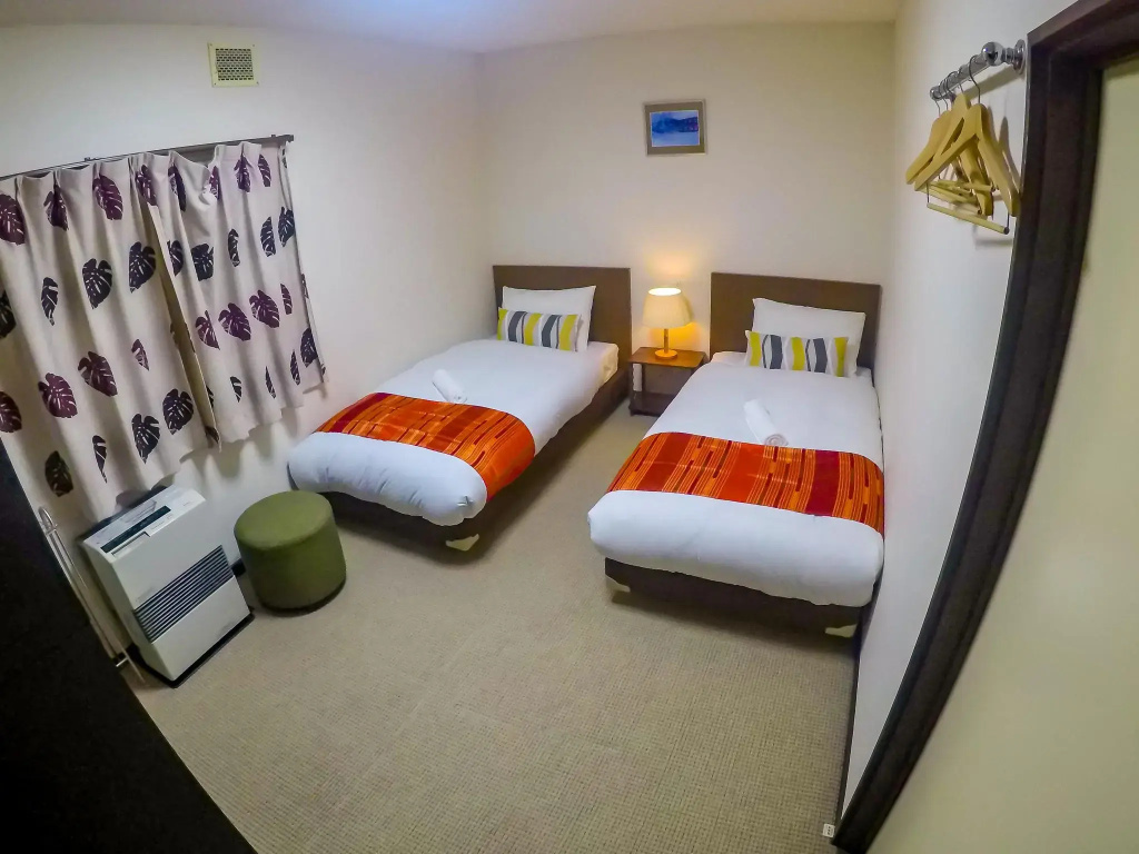 Double room (full double bed)