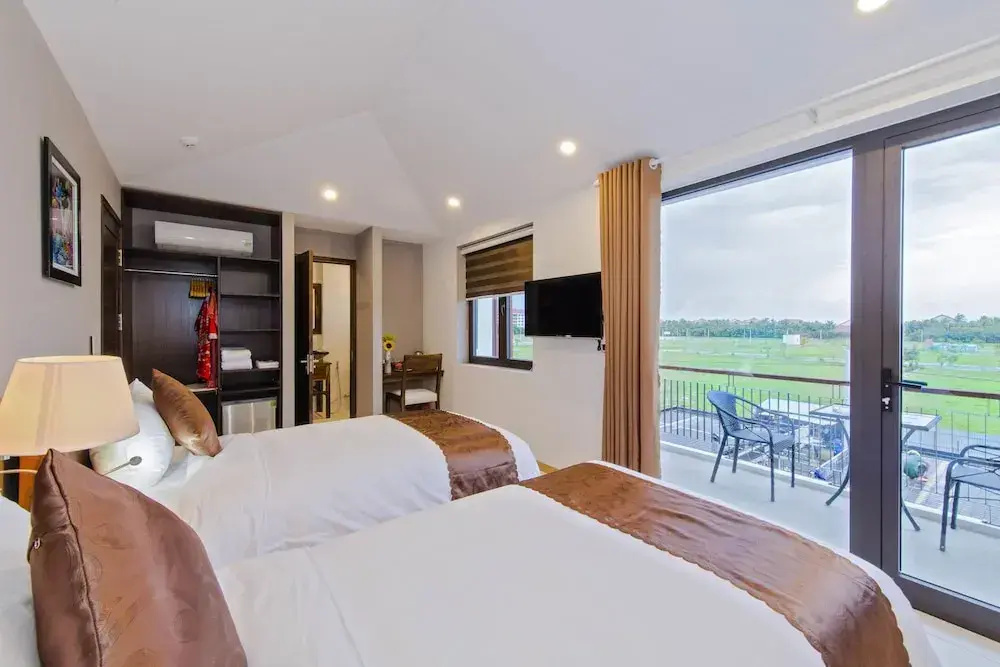 Superior Double room with balcony (full double bed)