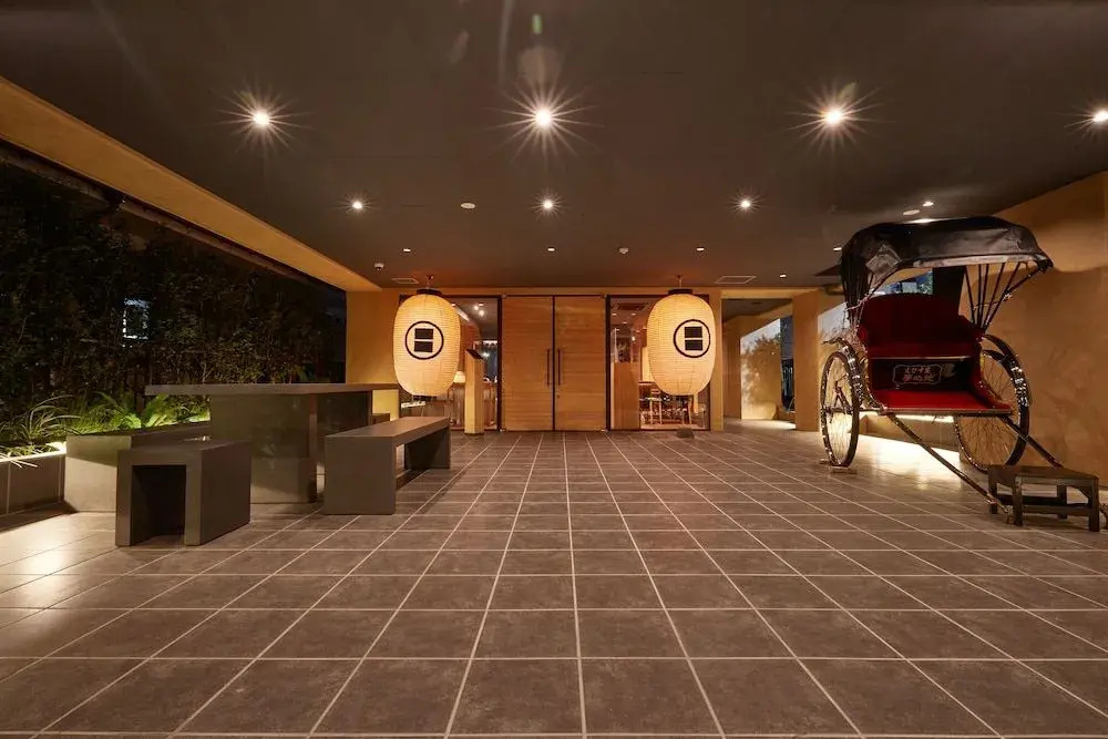 Lobby & Reception