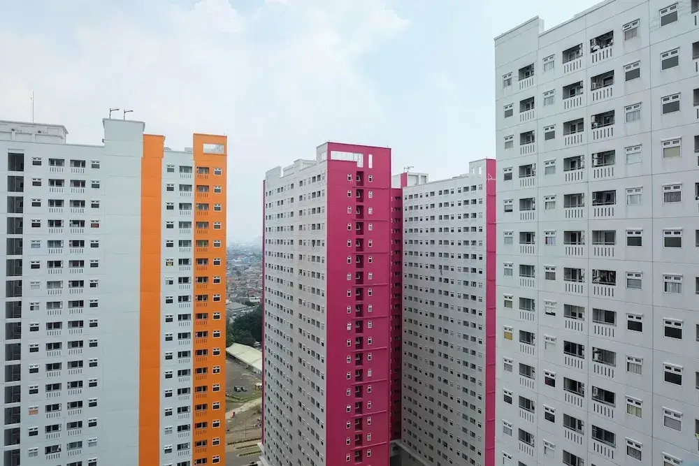 Modern and Bright 2BR Green Pramuka Apartment