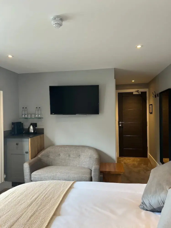 Superior Double room with river view (full double bed)