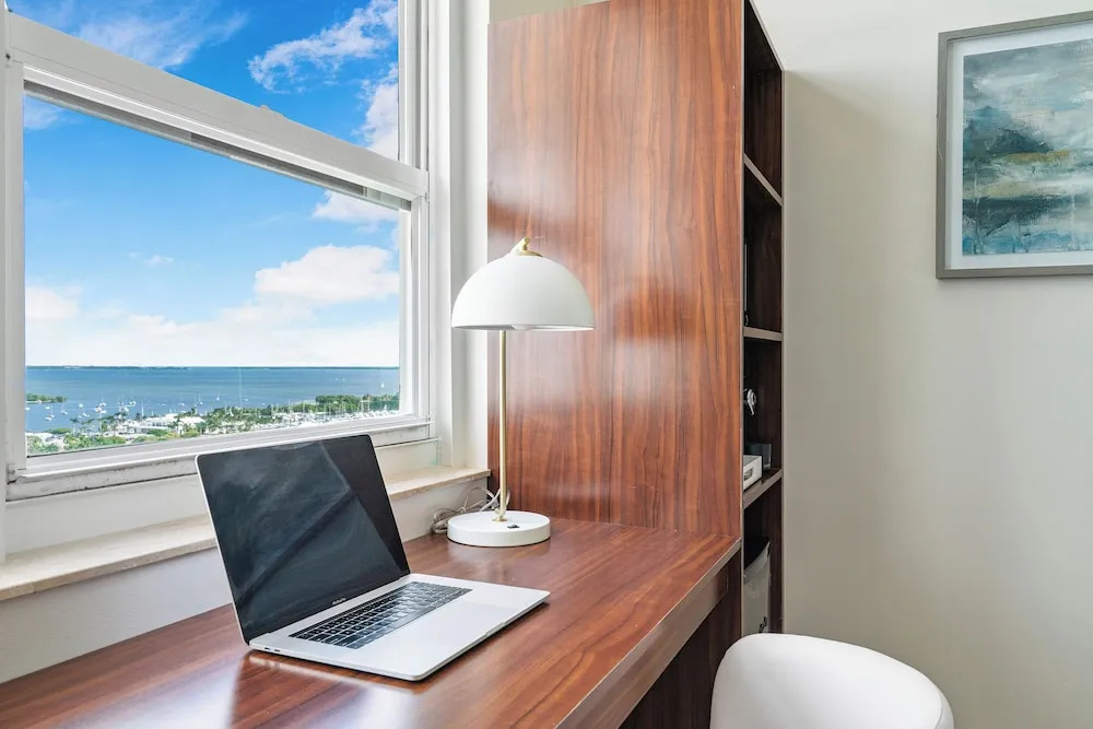 1 Bedroom Business room with city view
