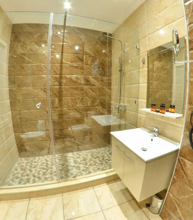 2 Bedrooms Family Suite with pool view