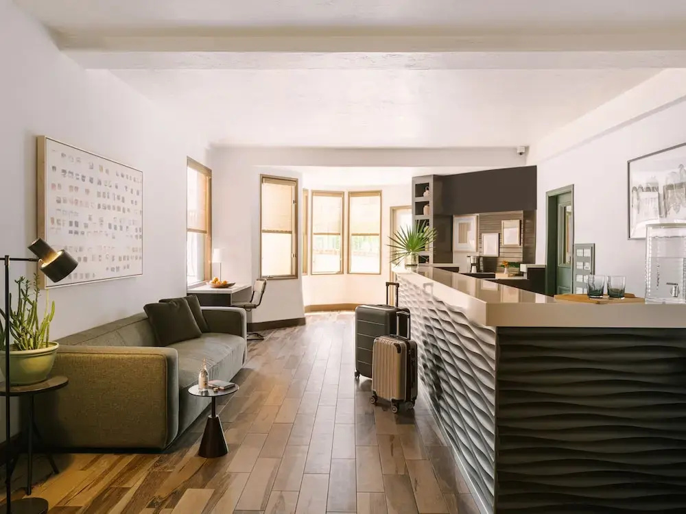 Lobby & Reception