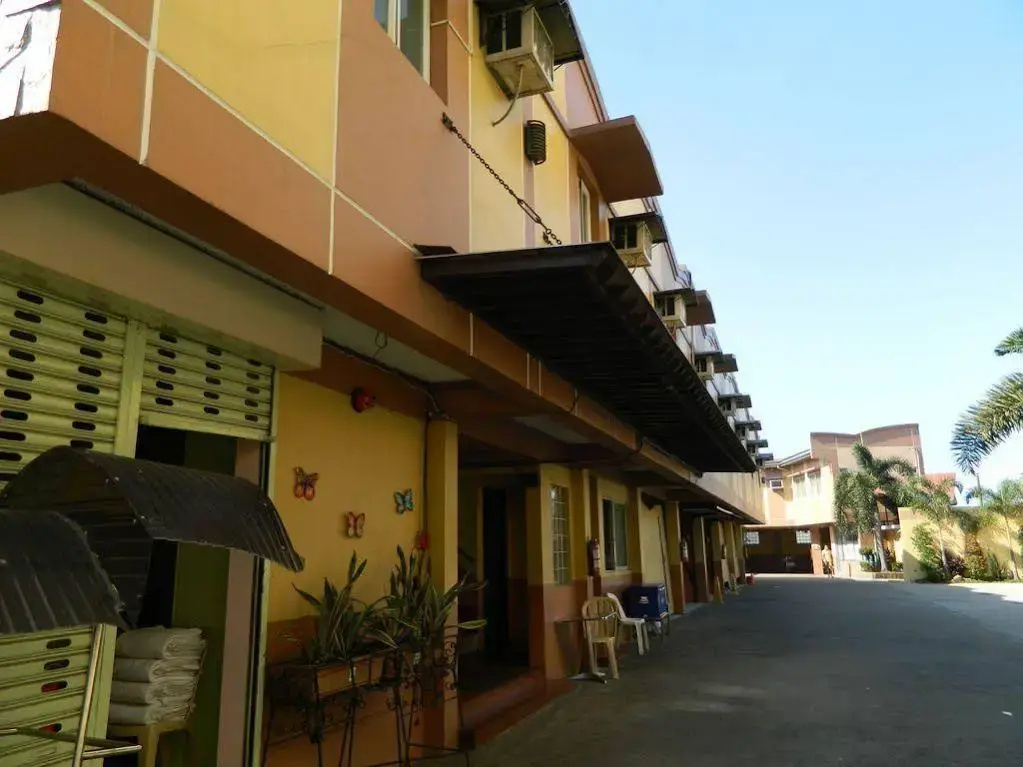 Hollywood Suites and Resort - Bancal