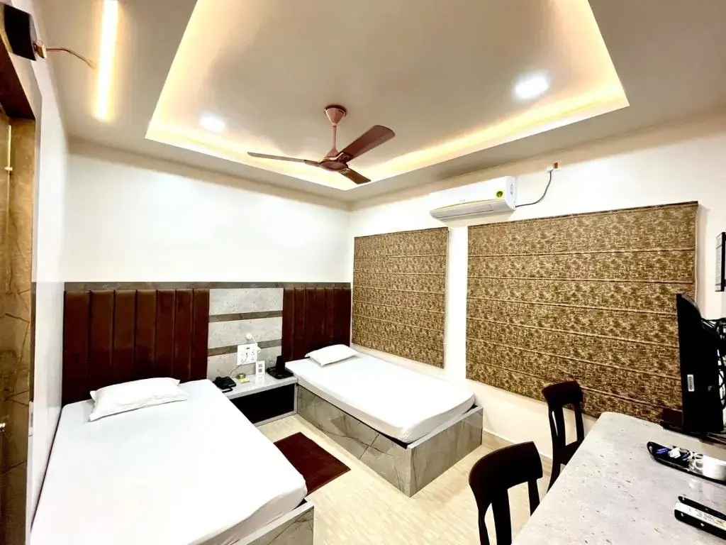 Deluxe Double room (full double bed)