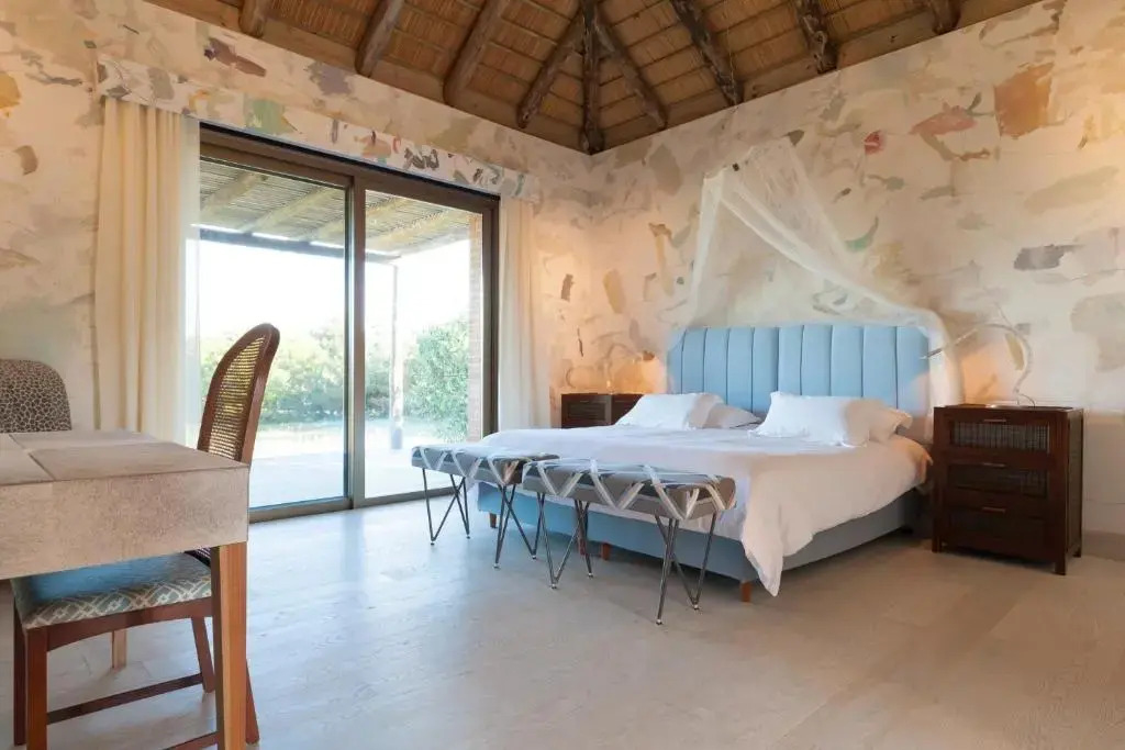 兩臥標準四人房，享有部分海景，配有雙人床。