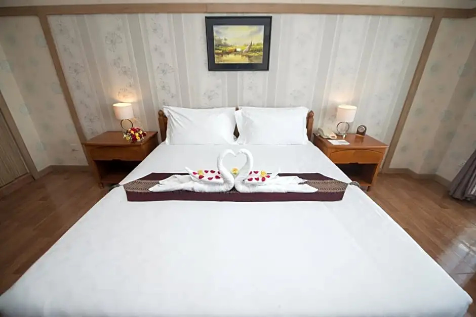 Deluxe Double room (full double bed)