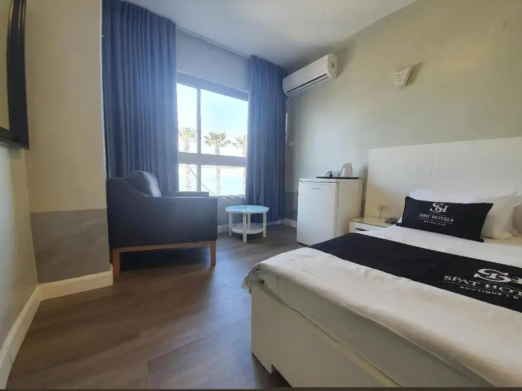 Standard Double room with sea view (full double bed)