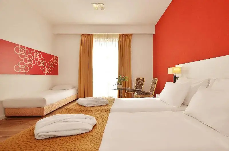 Deluxe Triple room with balcony