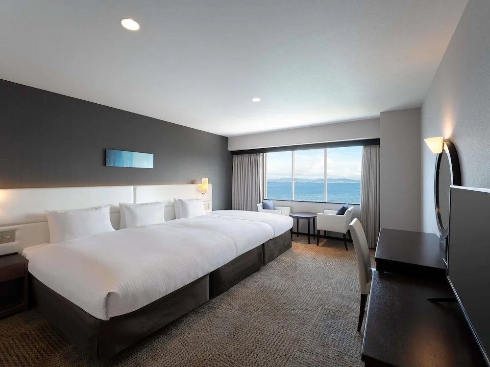 Standard Triple room with ocean view