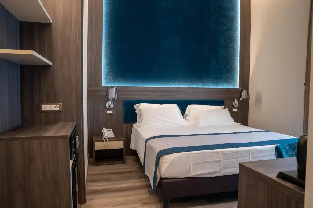 Double Suite (full double bed)