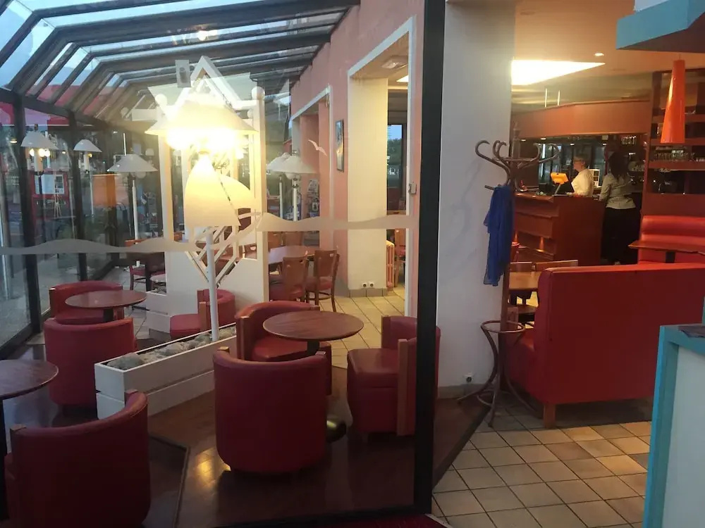 Lobby & Reception