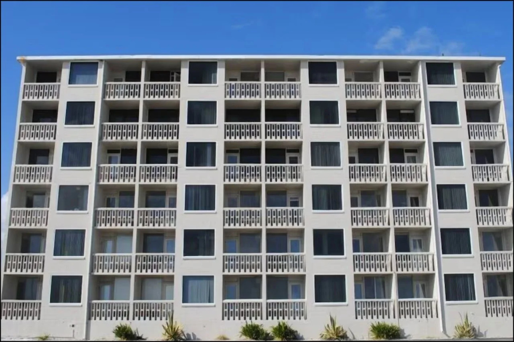 Howard Johnson by Wyndham Oceanfront Daytona Beach