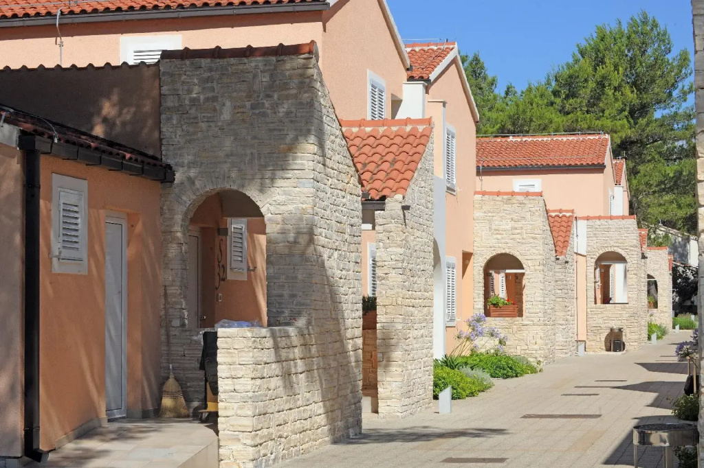 Apartments In Zaton Holiday Resort With Pool