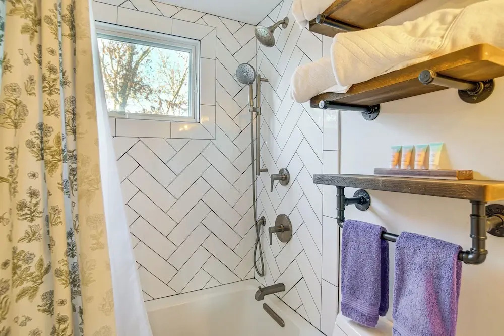 1 Mi to Ferry & Beach: Waterfront Hyannis Home! — фото 5