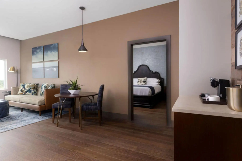 Double Suite (full double bed)