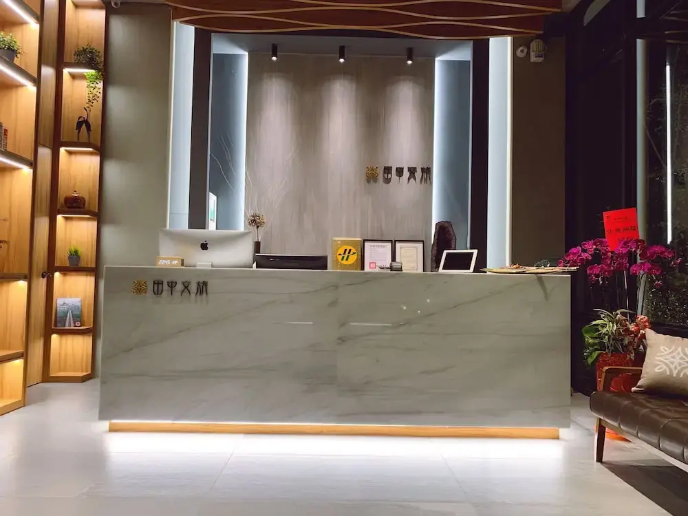 Lobby & Reception
