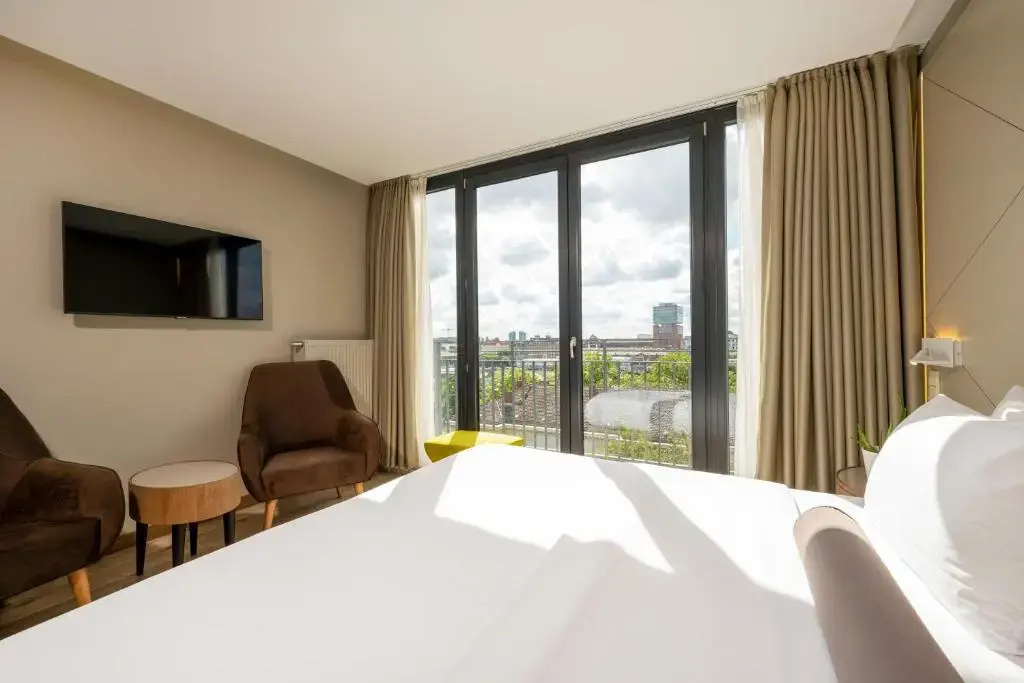 Superior Double room (full double bed)