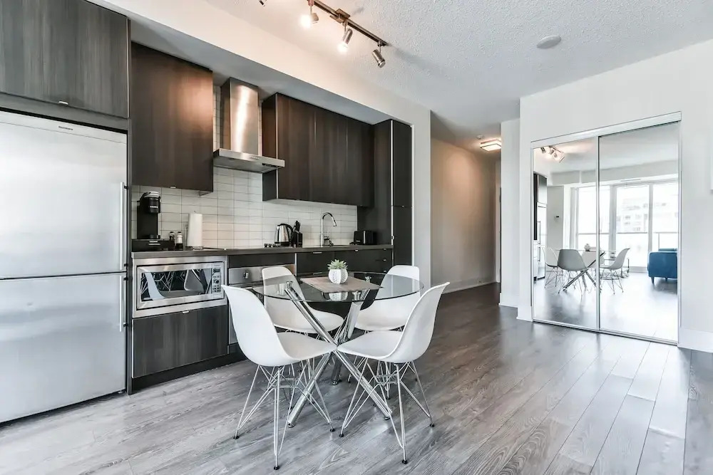 Front Street Luxury Condos - фото 25