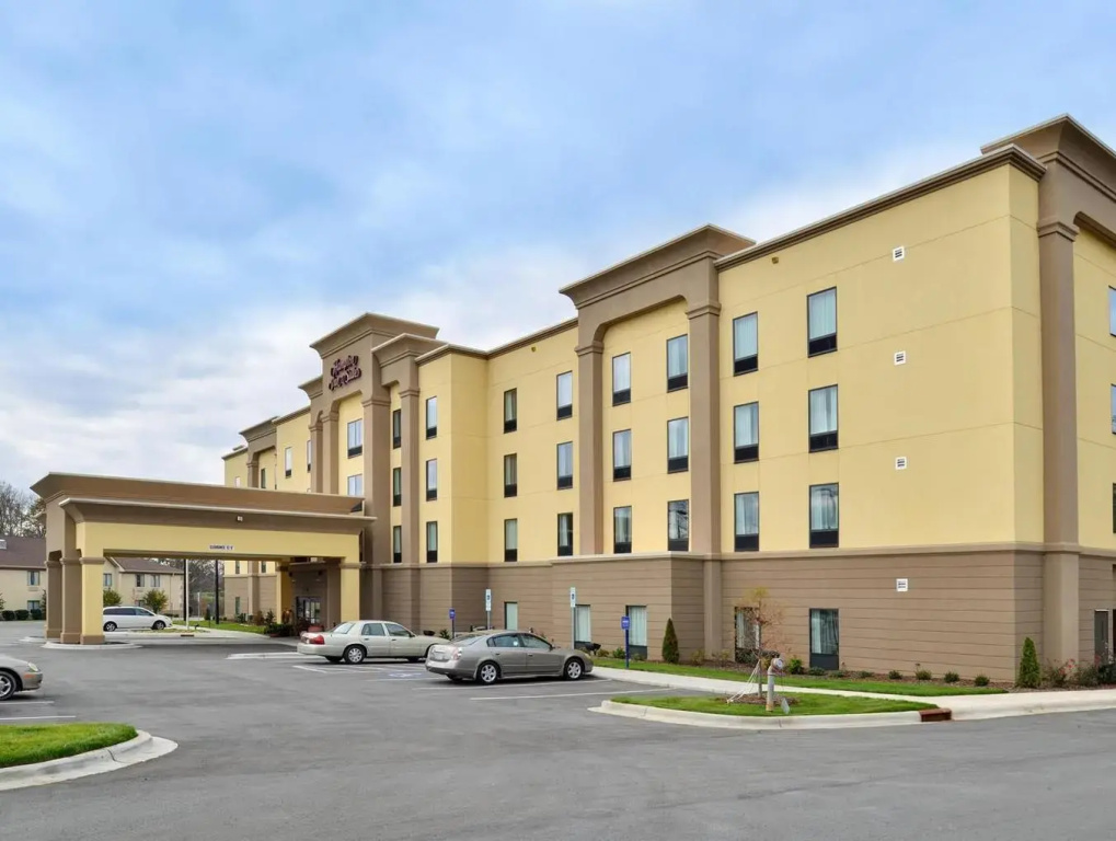 Hampton Inn & Suites Shelby - Photo 1