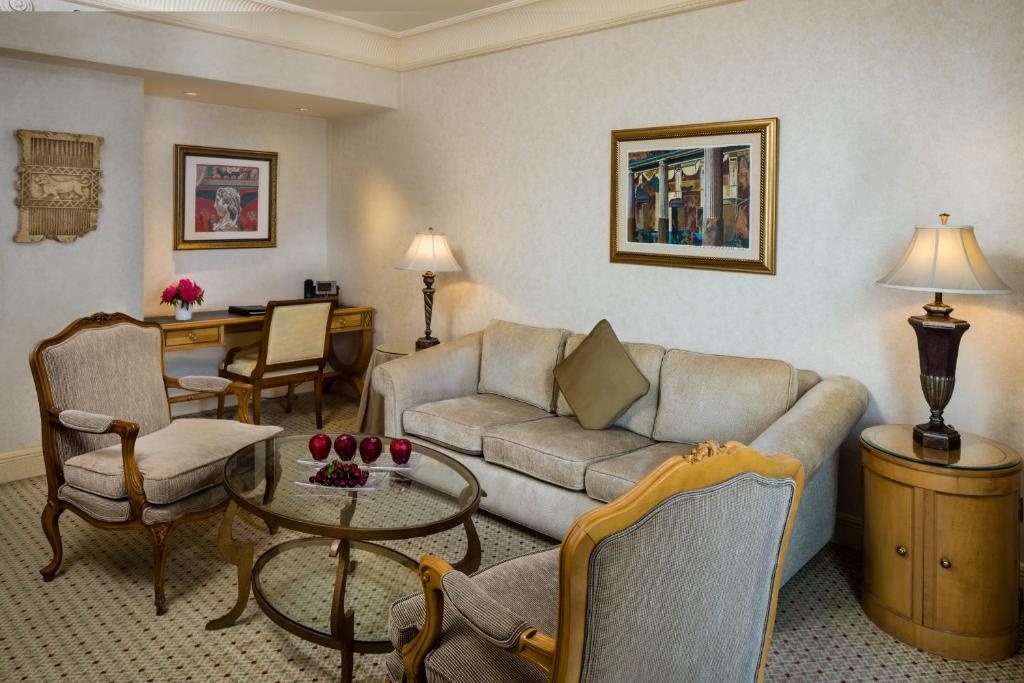 Double Junior Suite with city view (full double bed)