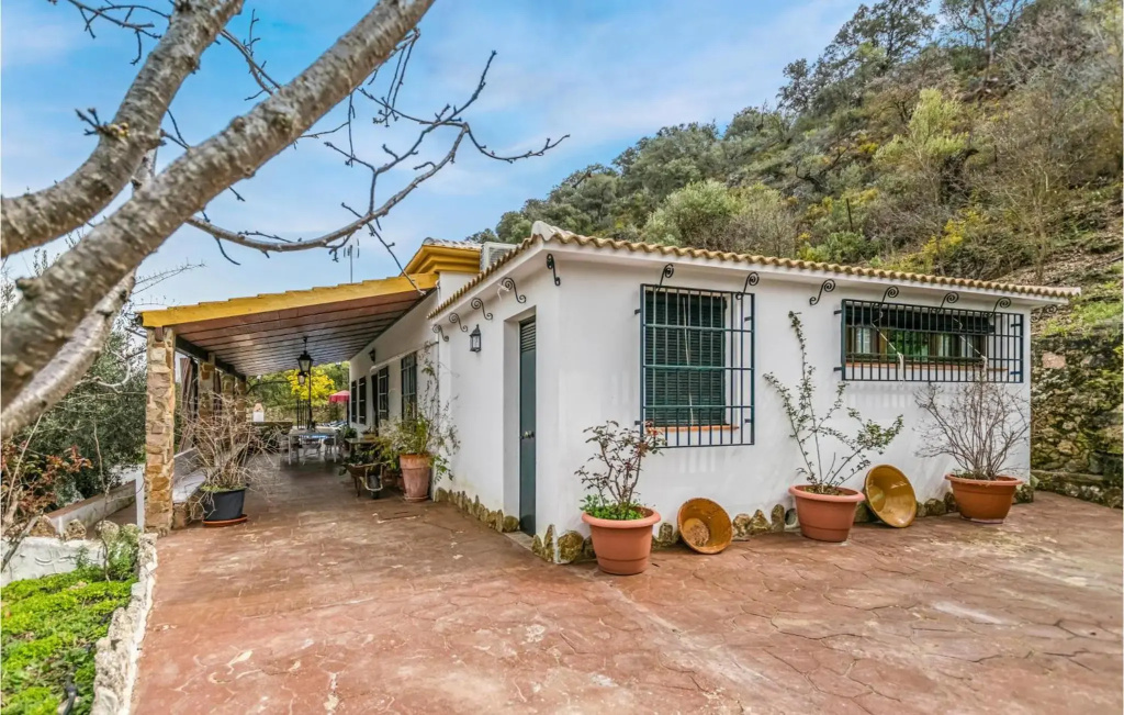 Amazing home in Crdoba with 4 Bedrooms, Private swimming pool and Outdoor swimming pool