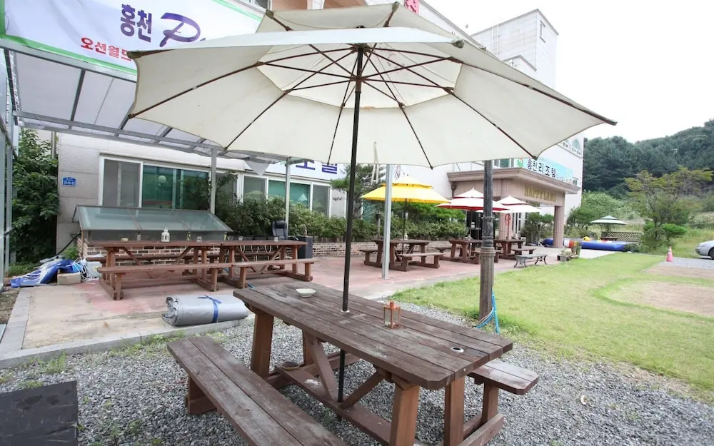 Food & Beverage