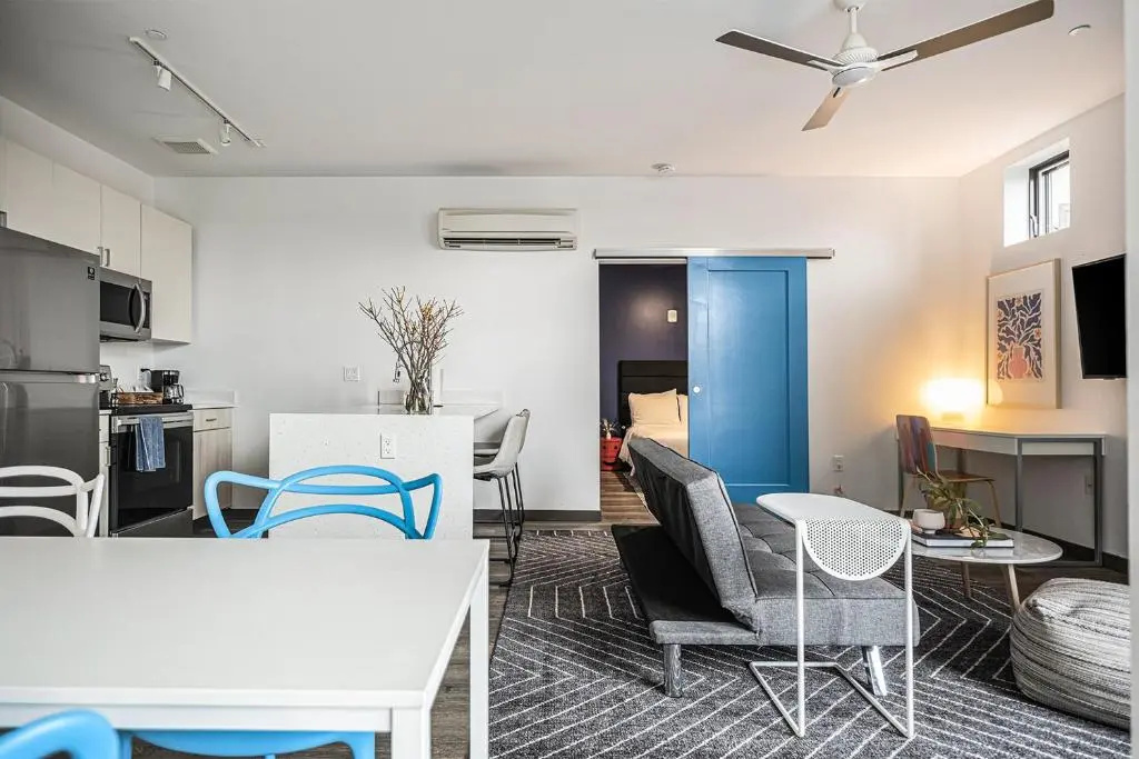 2 Bedrooms Apartment