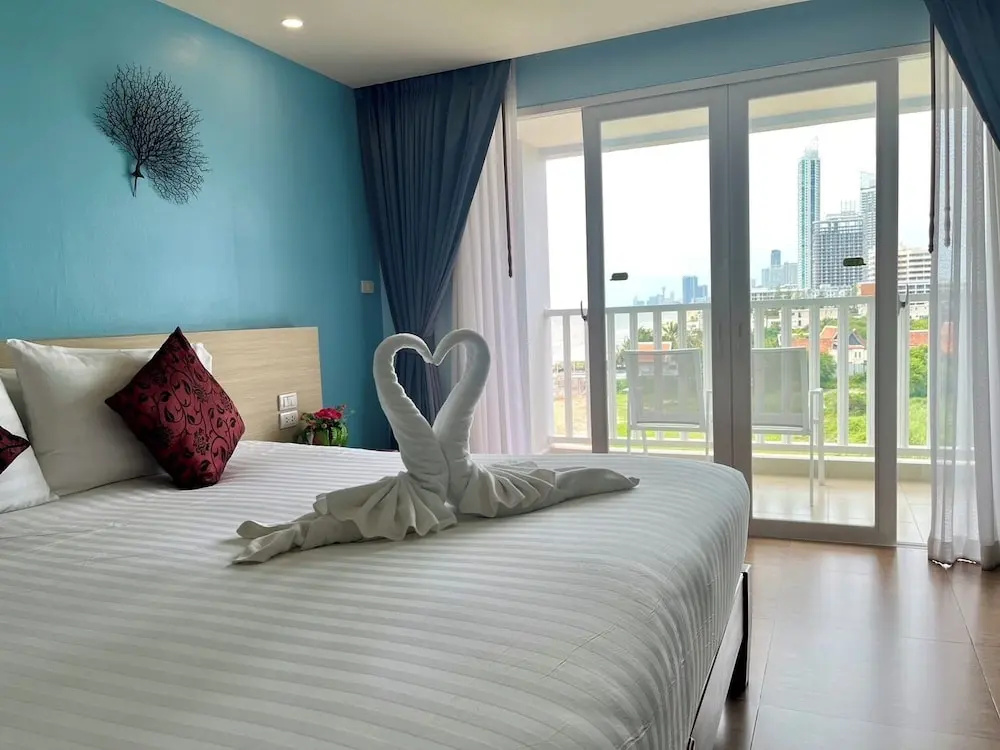 Deluxe Double room with balcony and with sea view (full double bed)