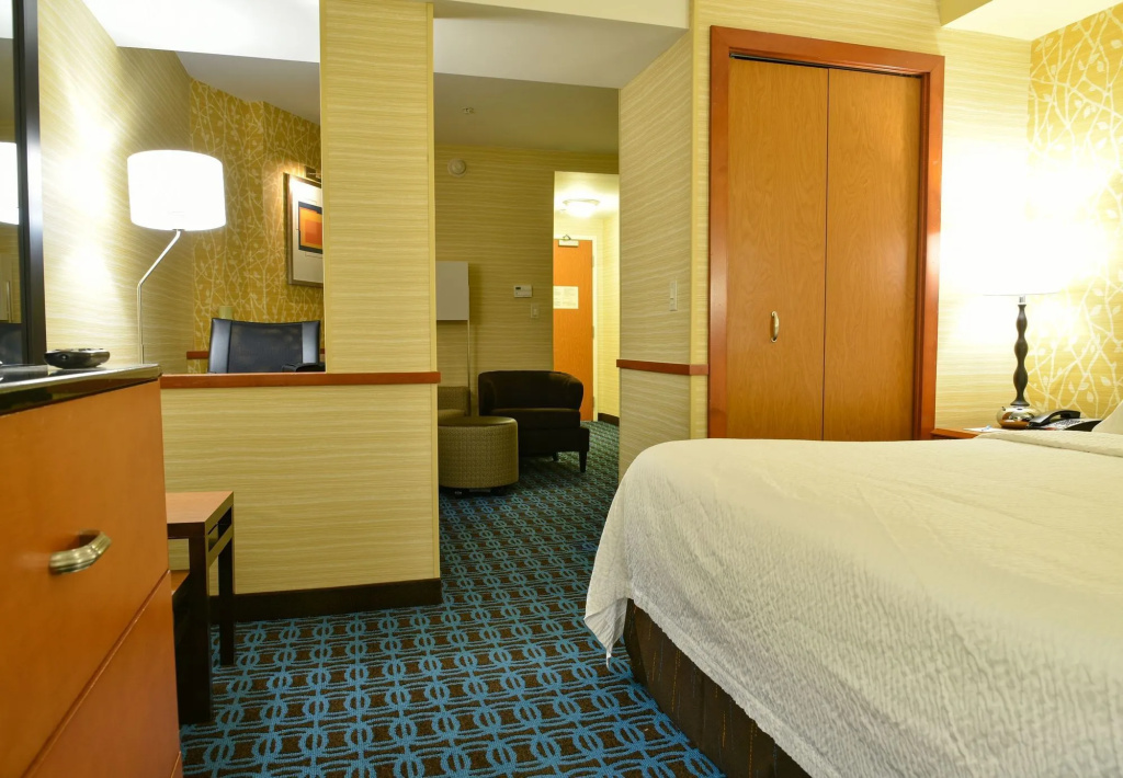 Fairfield Inn & Suites Hartford Airport