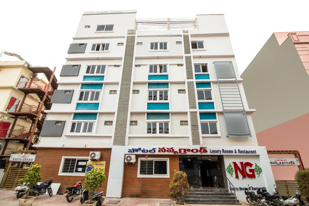 Capital O 7648 Sri Navya Grand