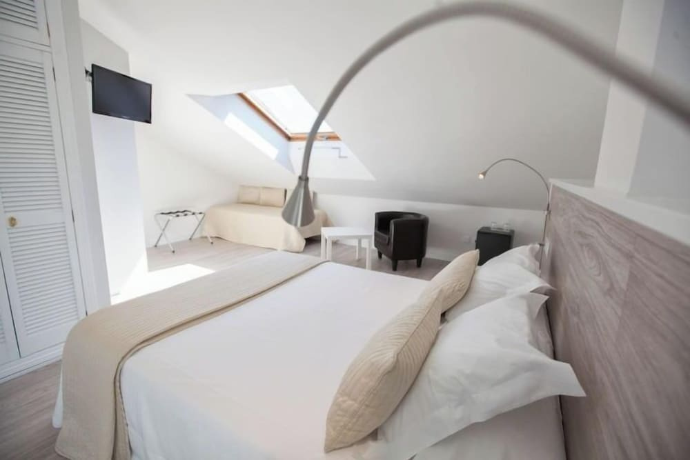 Standard Triple room with sea view