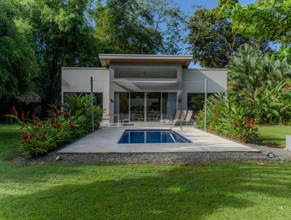Lilan Nature, Modern House N°1, private swimming pool.