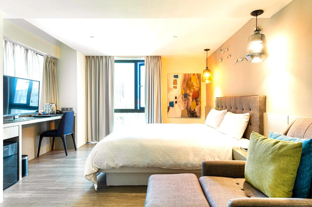 Deluxe Double room (full double bed)