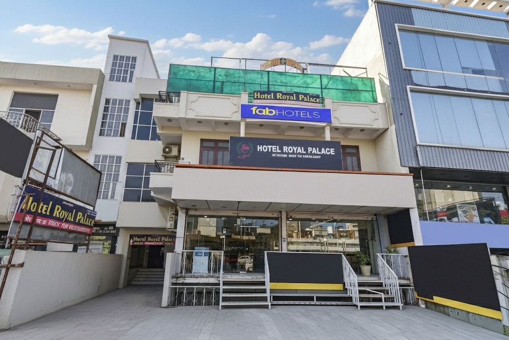 Fabhotel Royal Palace I