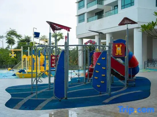 Artistic Marina View 3BR Permas Bathtub & Seaview
