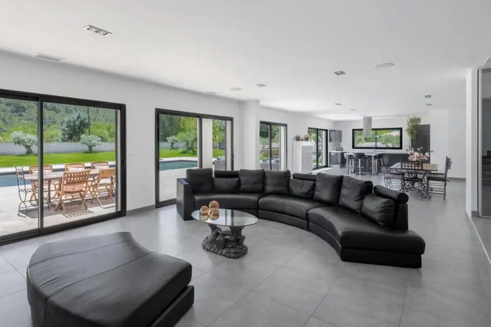 Voir la photo 4 — Villa With Heated Swimming Pool spa gym and Cinema